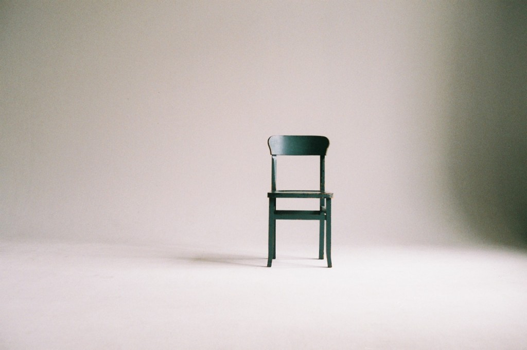 green-wooden-chair-on-white-surface-963486